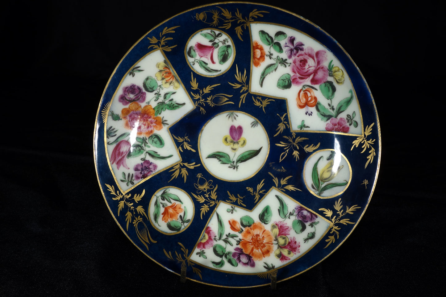 Worcester Plate  in the manner of James Giles
