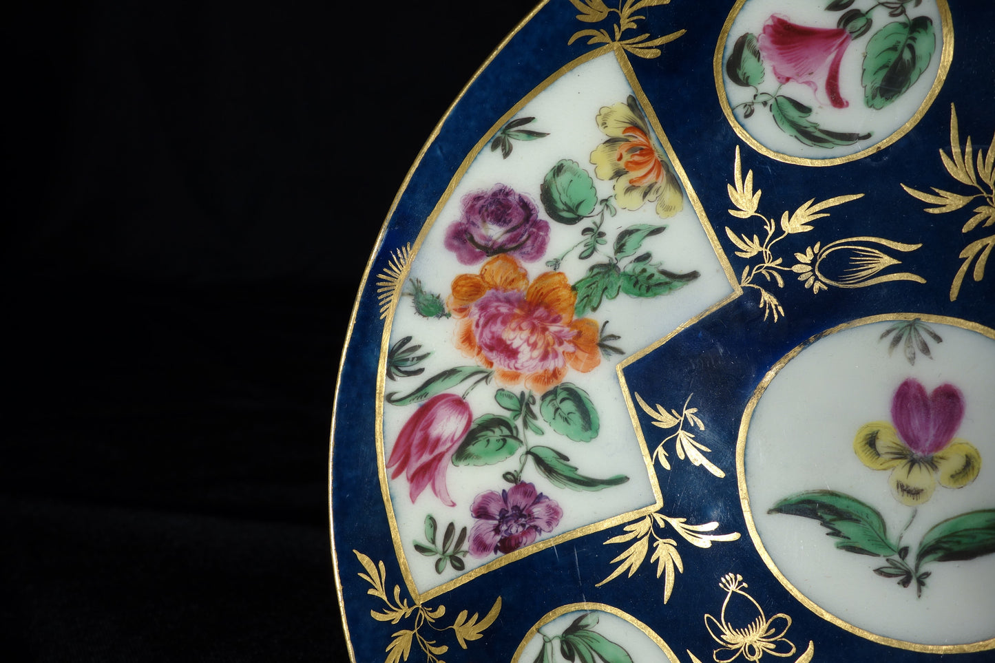 Worcester Plate  in the manner of James Giles