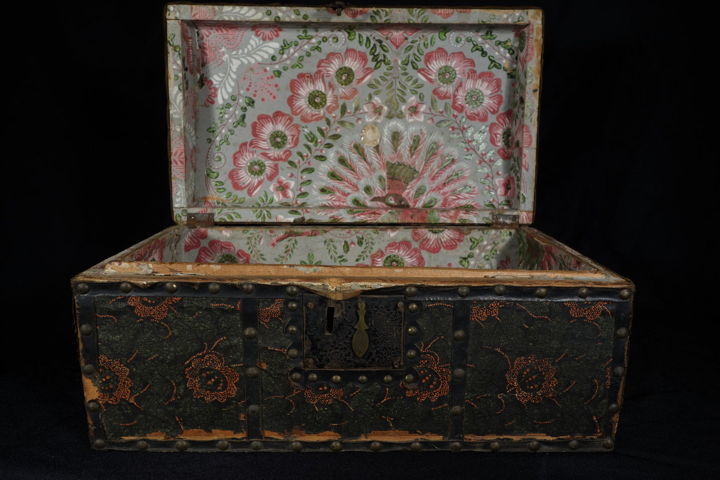 Wallpaper Dome-top Box