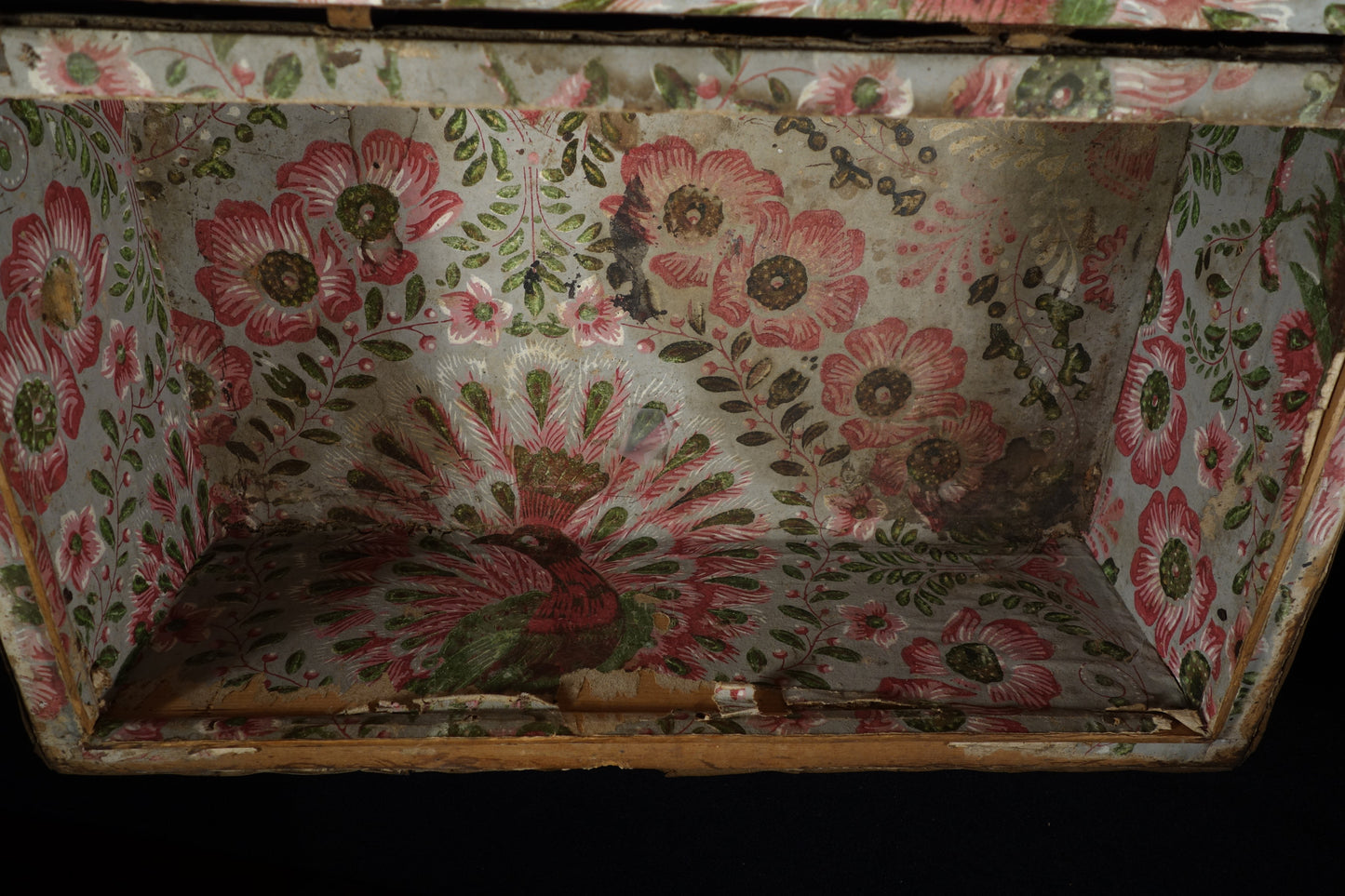 Wallpaper Dome-top Box