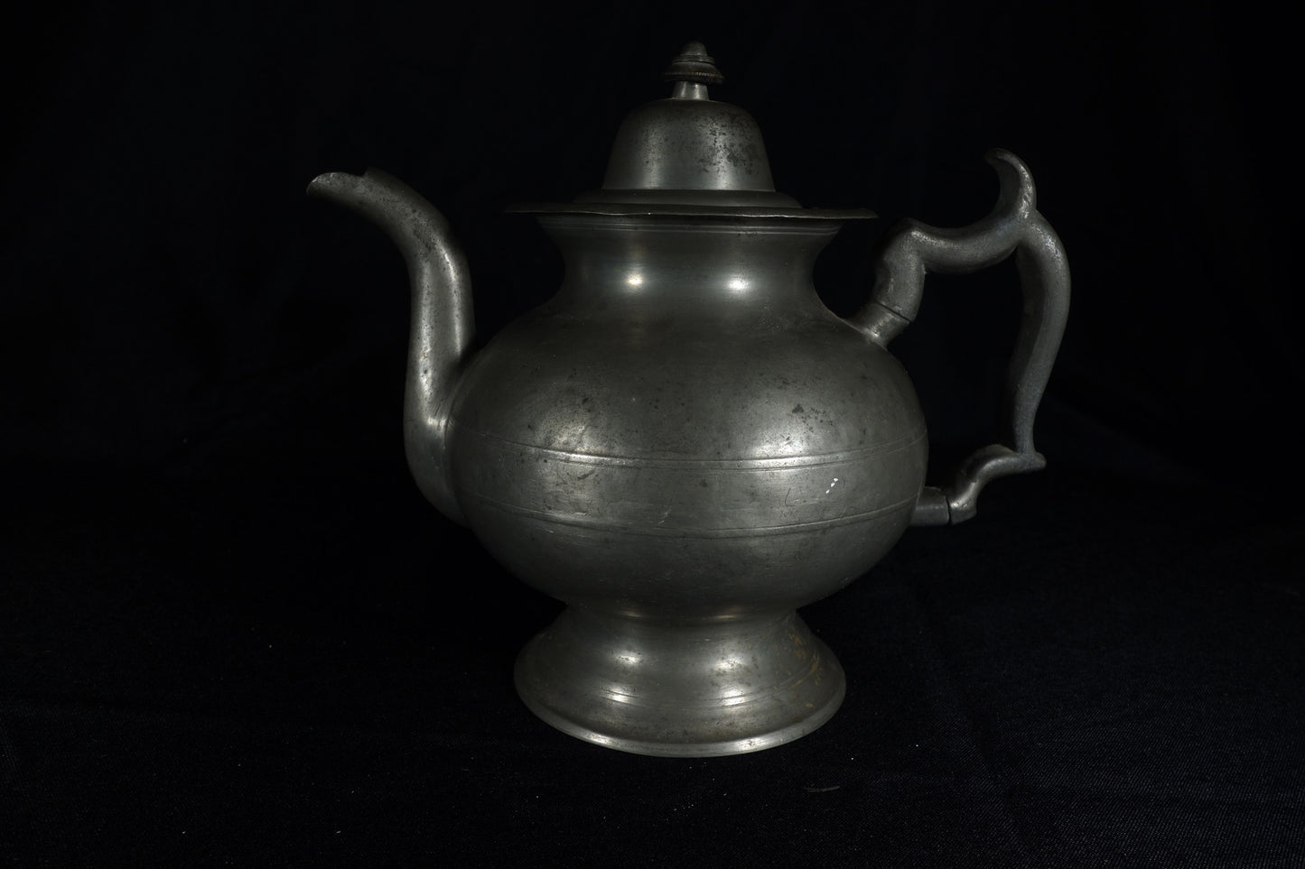 H. Yale Wallingford CT. Pewter Teapot