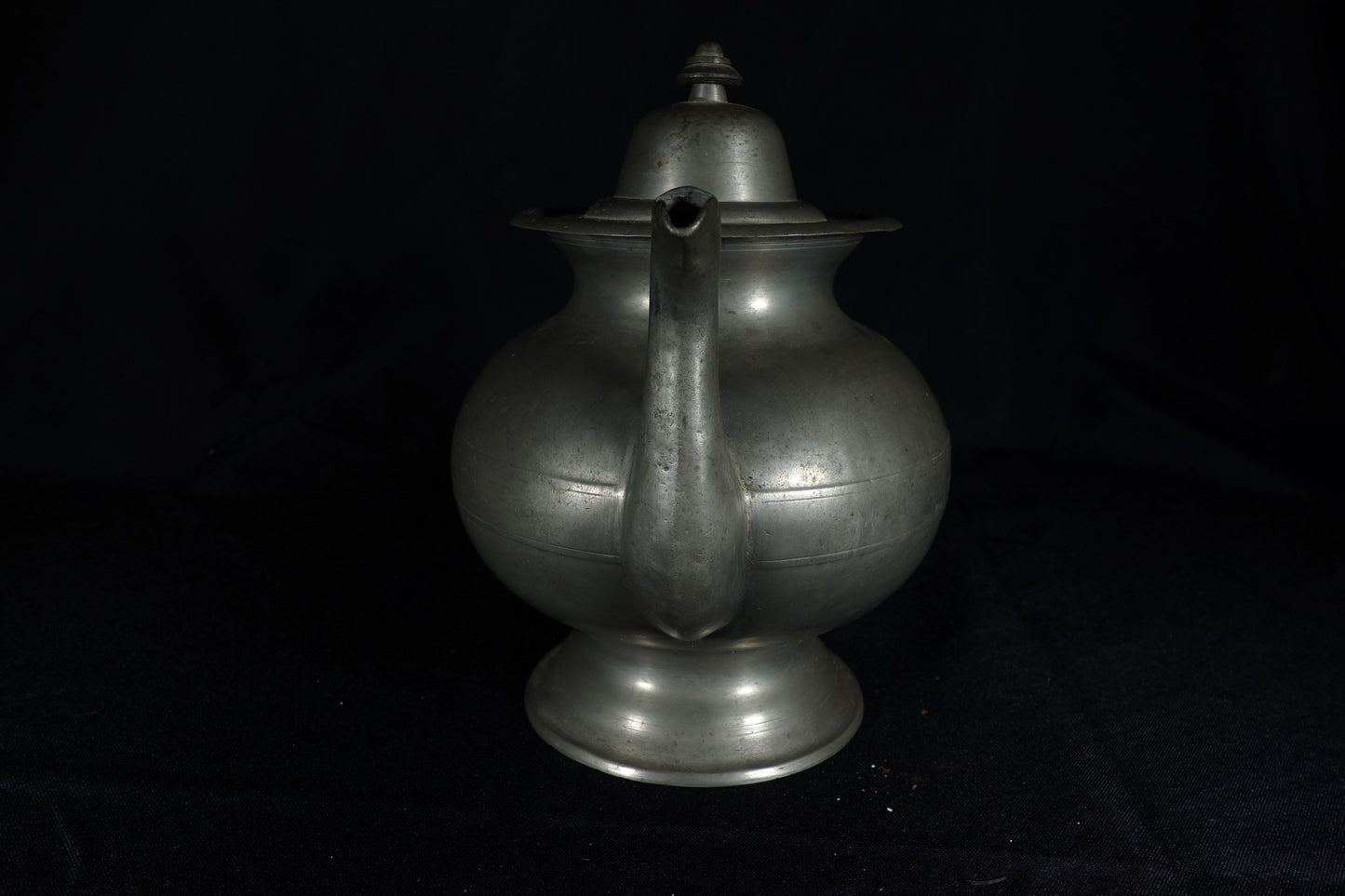 H. Yale Wallingford CT. Pewter Teapot