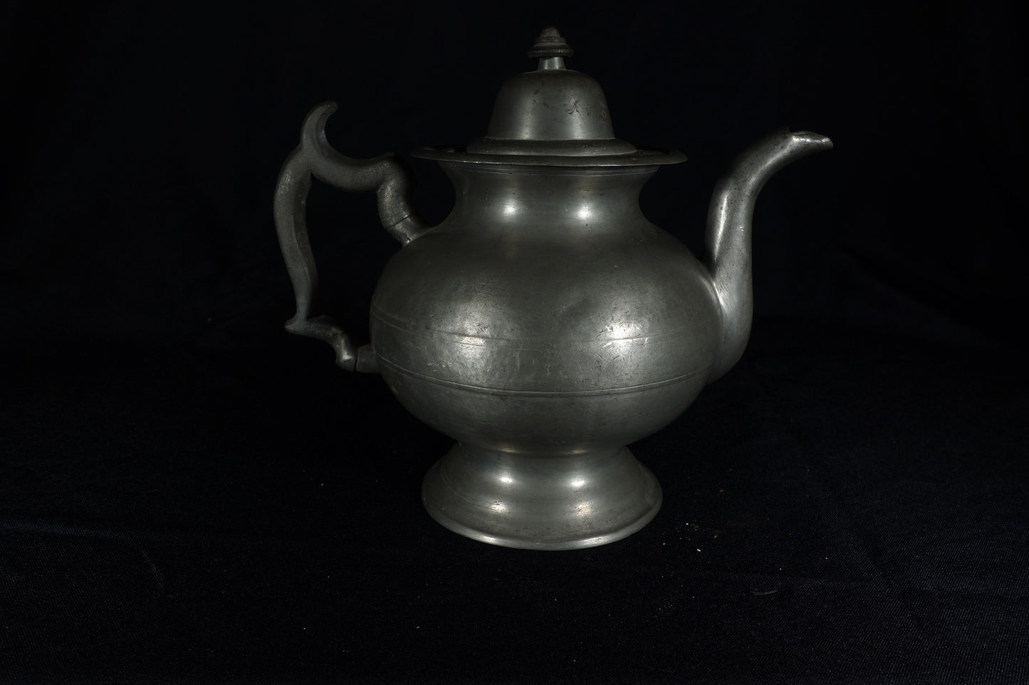 H. Yale Wallingford CT. Pewter Teapot