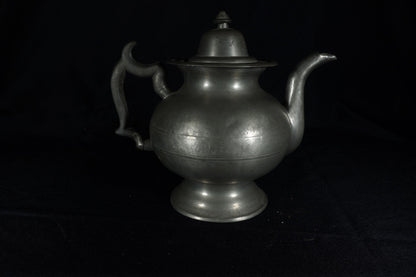 H. Yale Wallingford CT. Pewter Teapot