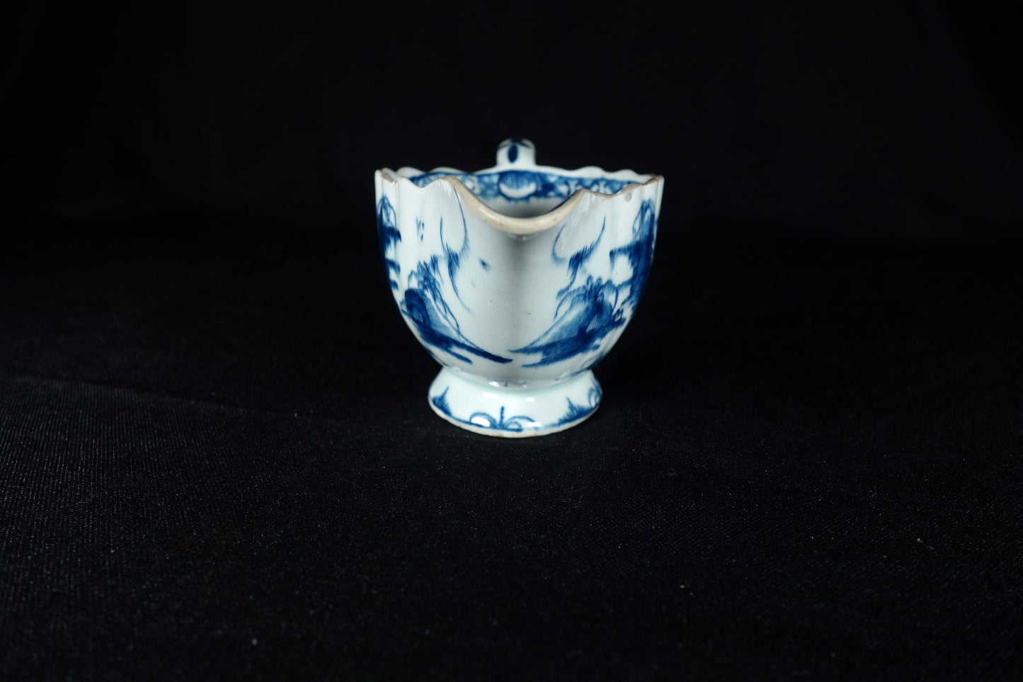 "Desirable Residence" Pattern Sauce Boat