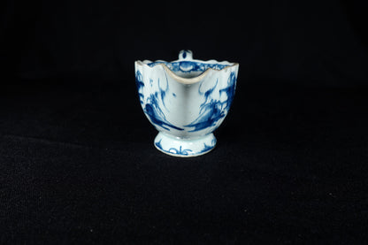 "Desirable Residence" Pattern Sauce Boat
