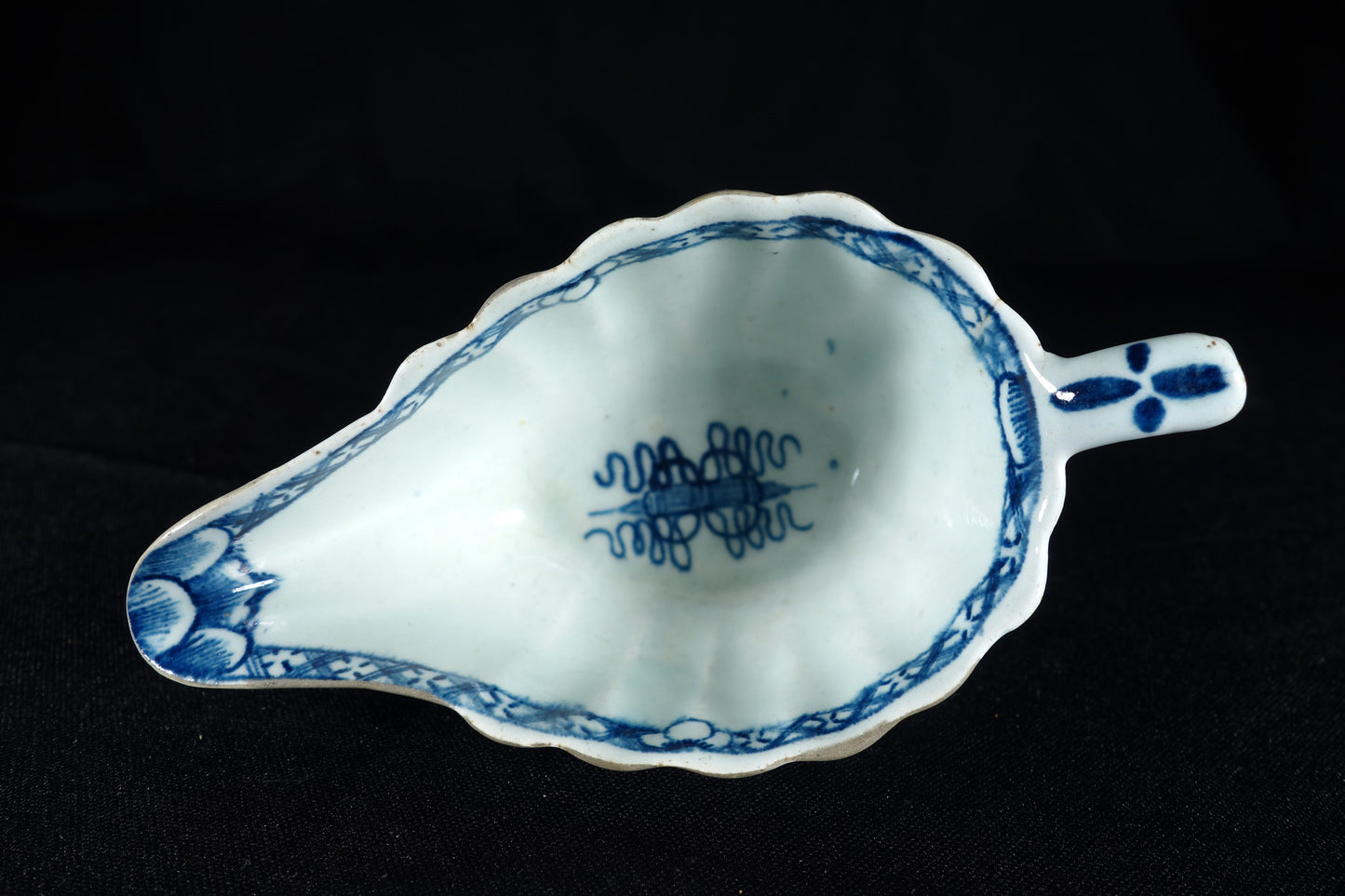 "Desirable Residence" Pattern Sauce Boat