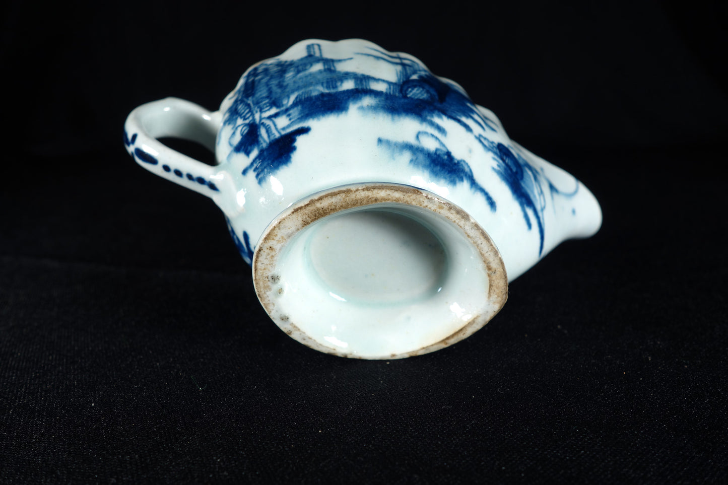 "Desirable Residence" Pattern Sauce Boat